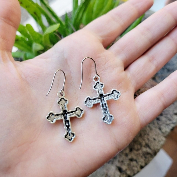 New Pair of Ornate Crucifix Cross Earrings - Picture 8 of 8